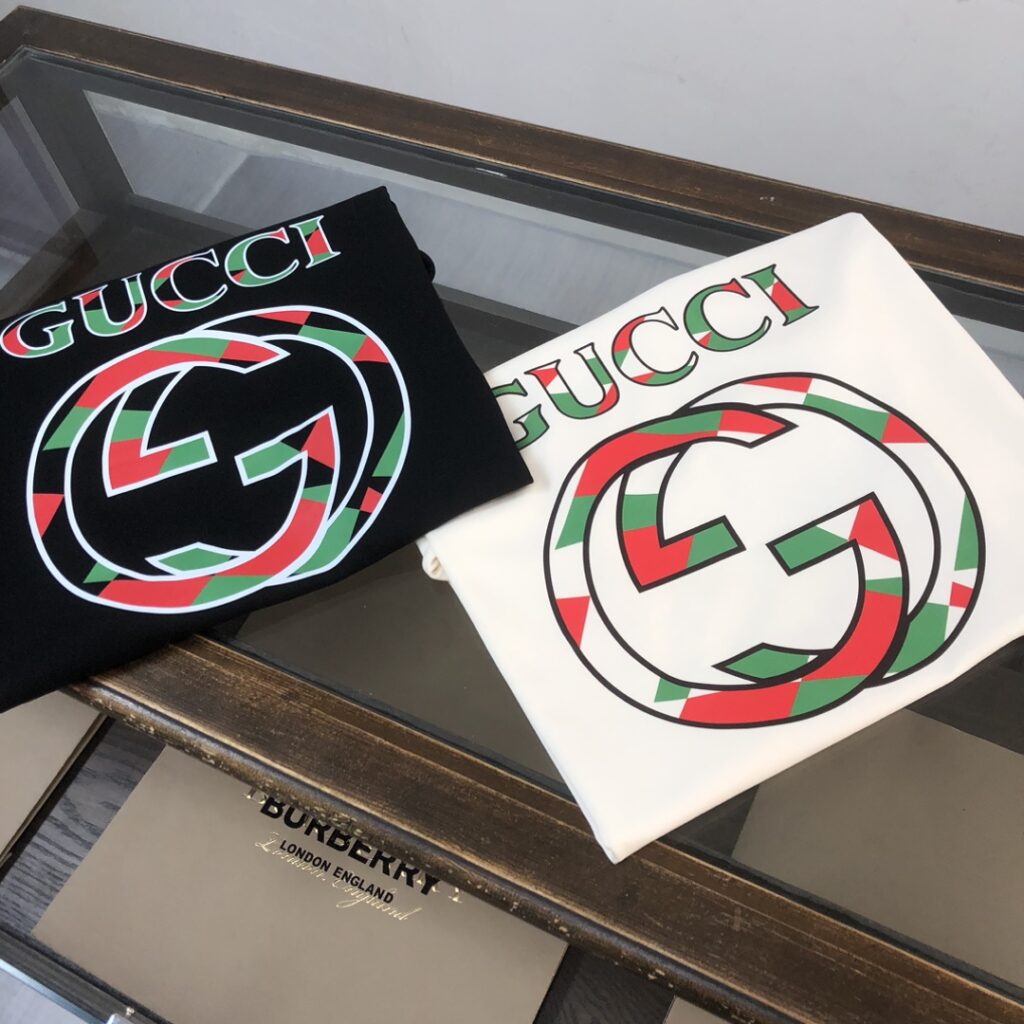グッチ「Gucci」サマーコレクション ロゴプリント クルーネックTシャツ