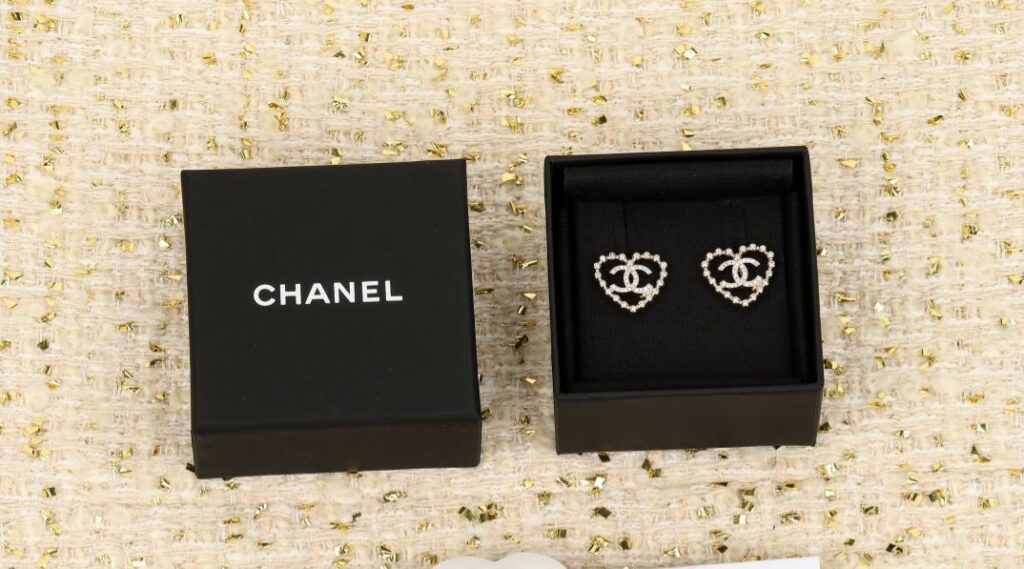 シャネル「Chanel」2025春夏コレクション オープンハート ピアス