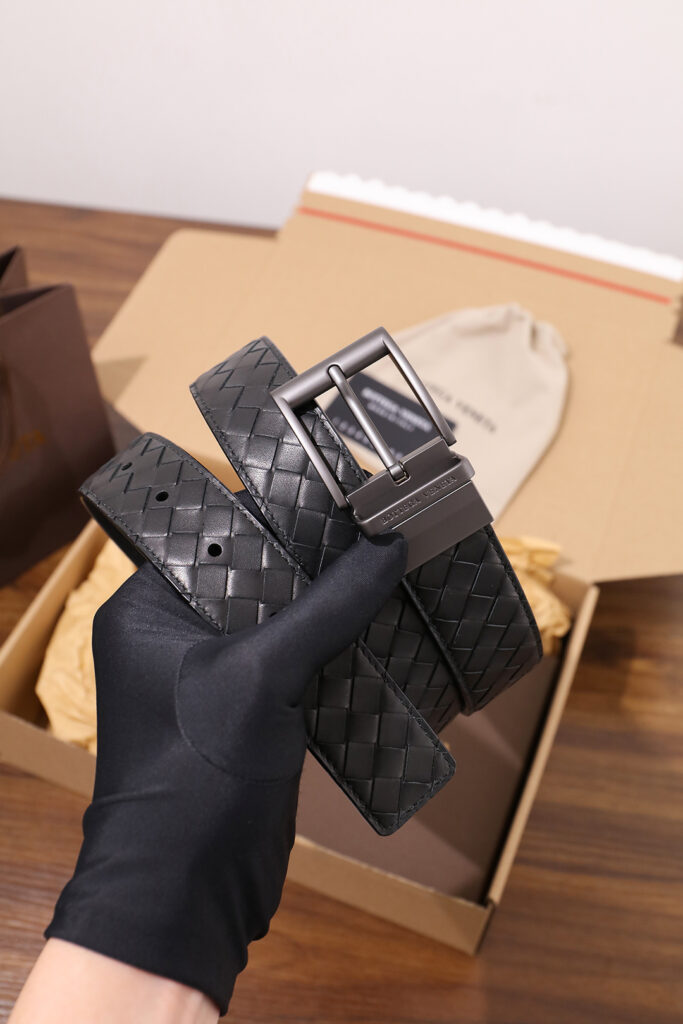 【ブランド品入庫】Bottega Veneta 上質素材ラグジュアリーベルト「全長約 100cm」