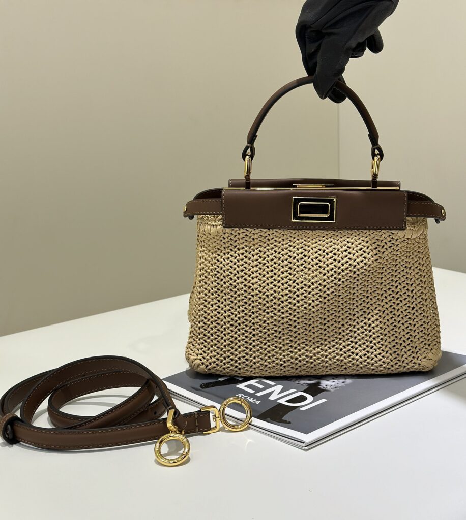 フェンディ「Fendi」ラファイバー PEEKABOO ハンドバッグ