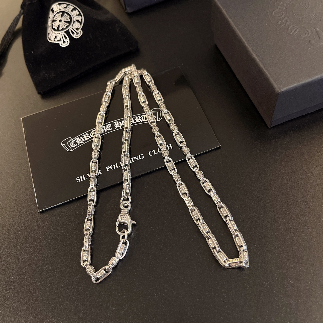 クロムハーツ「Chrome Hearts」のクラシックネックレス - 日常に上品なアクセントを添えるユニセックスモデル