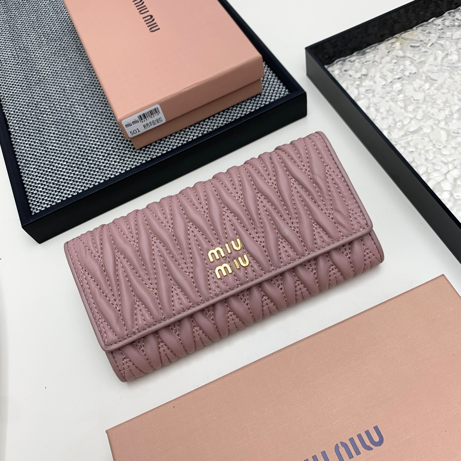 ミュウミュウ ラージ マトラッセ ナッパレザー ウォレット「Matelassé Wallet」