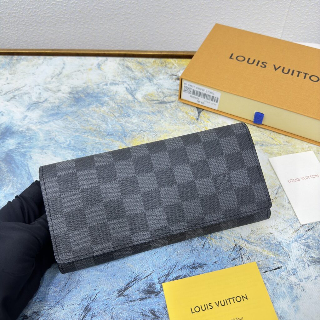 ルイ・ヴィトン モノグラム ウォレット「三つ折り財布」