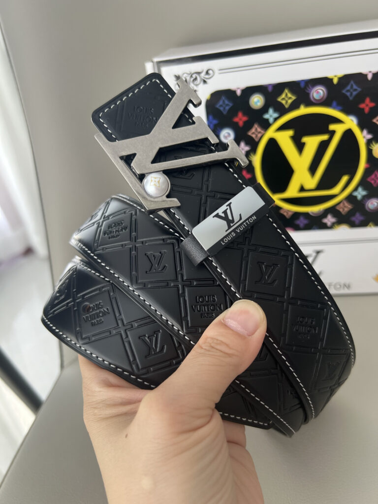 【新商品入荷】Louis Vuitton クラシックハイクオリティベルト「全長約 100cm」