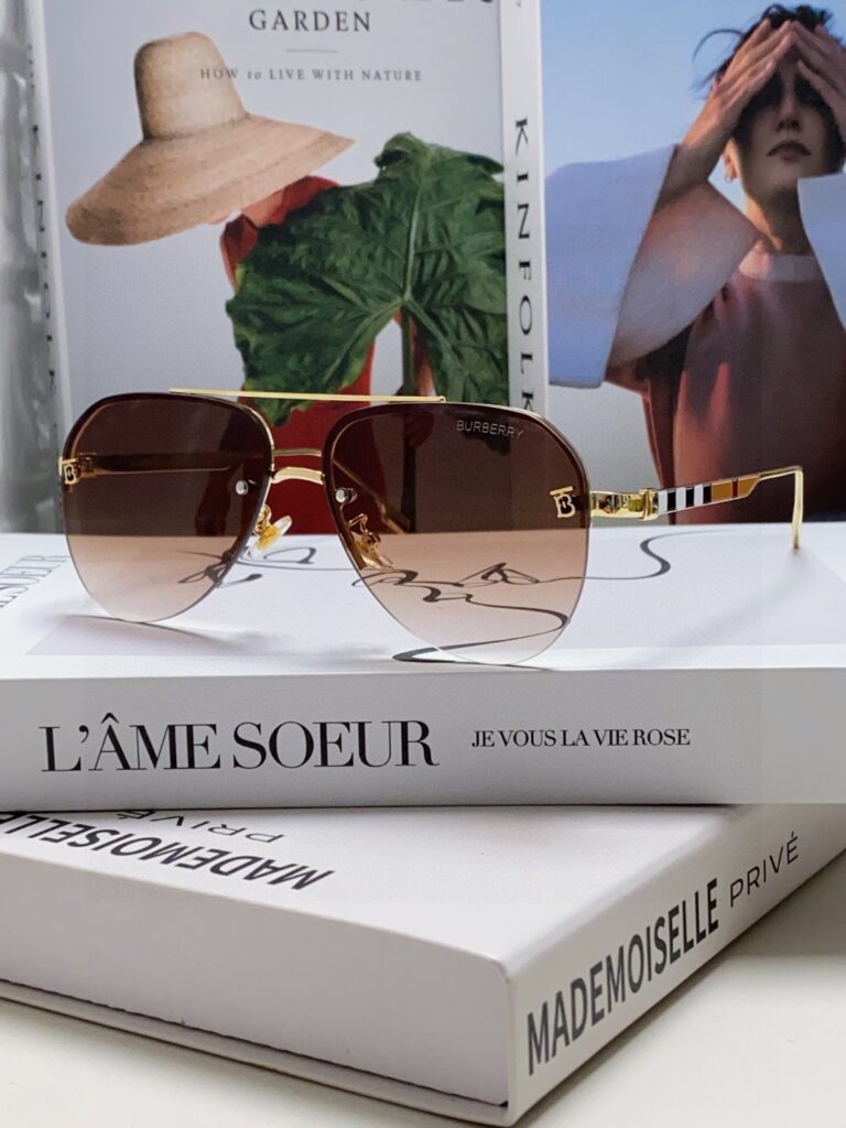 【店頭新登場】Burberry ブリティッシュデザインサングラス「アウトドア適合」