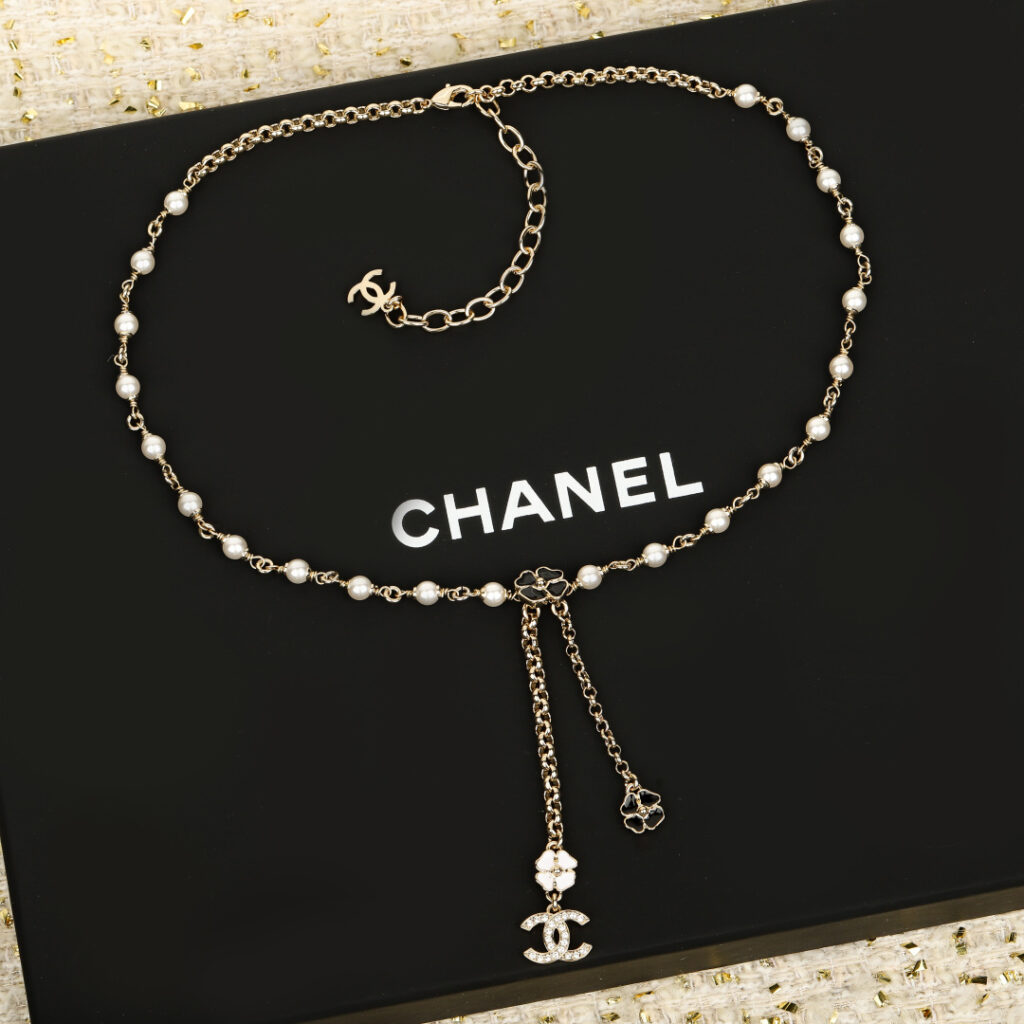 シャネル「Chanel」ブラック＆ホワイト カメリアパールネックレス