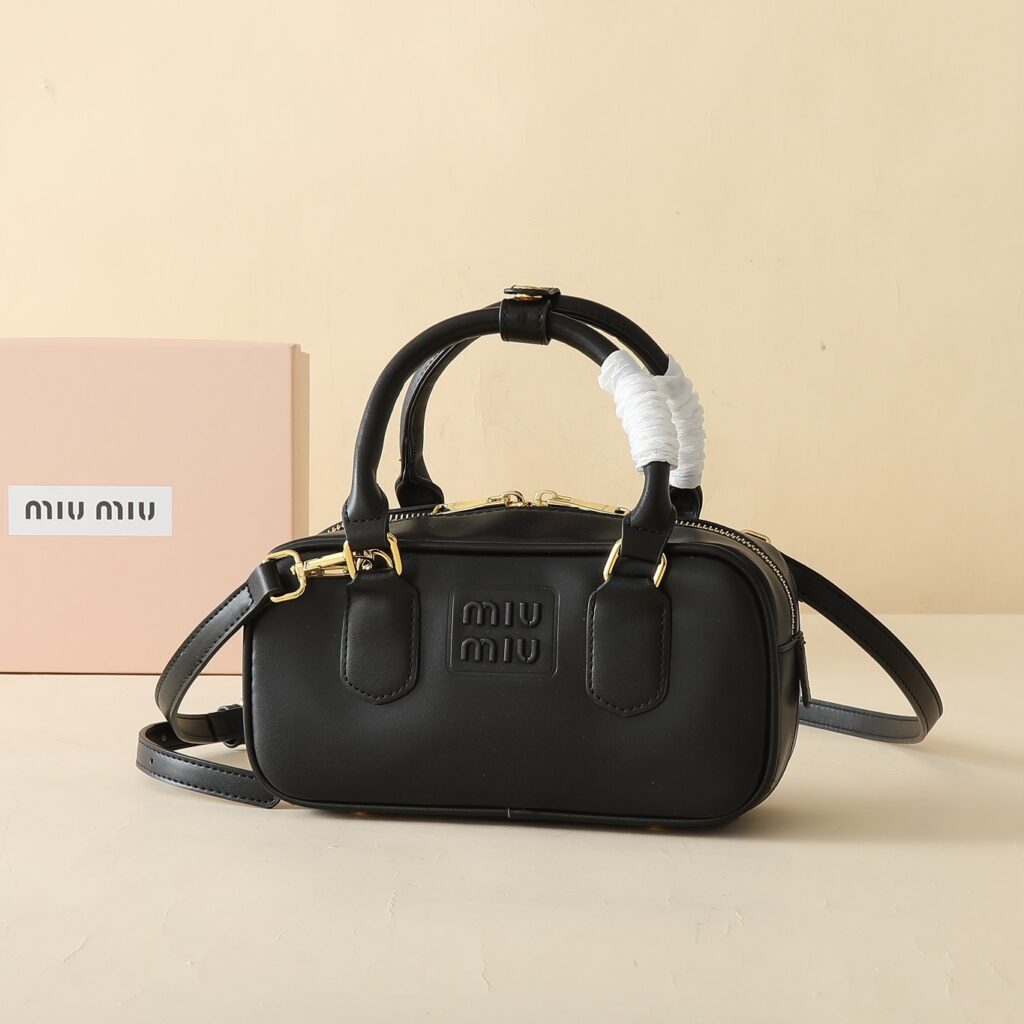 ミュウミュウ アルカディ レザー レギュラー/ラージバッグ「Arcadie Bag」
