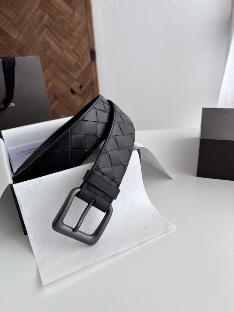 【ブランド品入庫】Bottega Veneta 上質素材ラグジュアリーベルト「全長約 100cm」