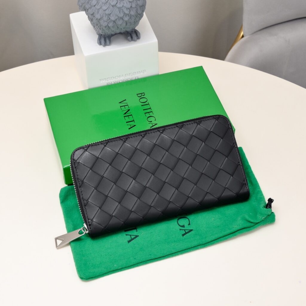 ボッテガ?ヴェネタ「Bottega Veneta」 カセット ロングウォレット