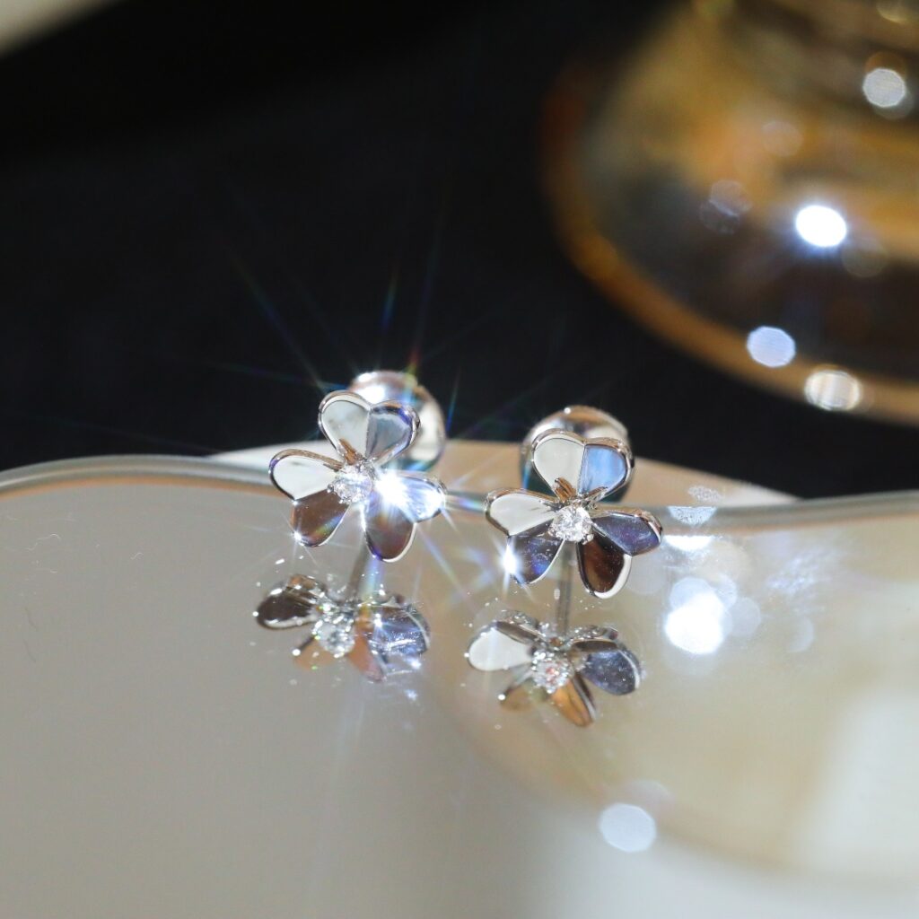 ヴァン クリーフ&アーペル「Van Cleef & Arpels」 Vintage Alhambra™ Mini クローバー ピアス