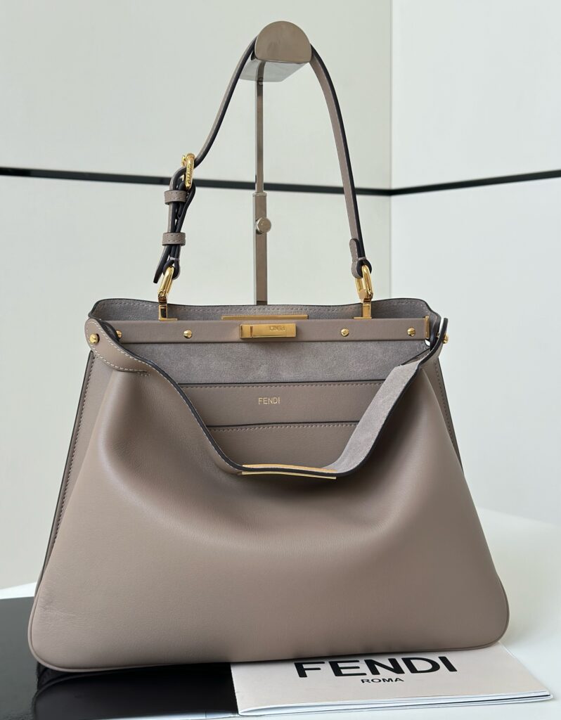 フェンディ「Fendi」PEEKABOO ミディアム ハンドバッグ