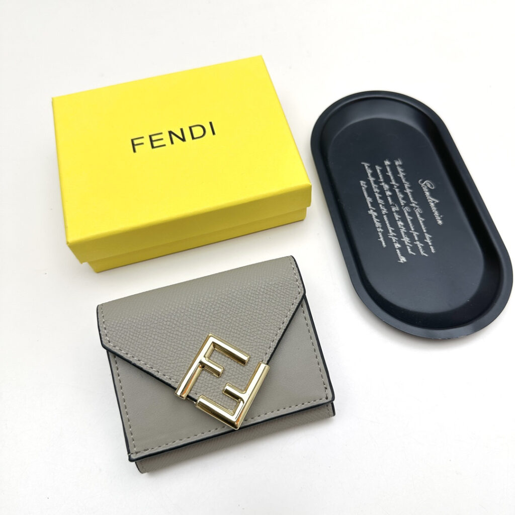 フェンディ「Fendi」ロゴ ミニウォレット
