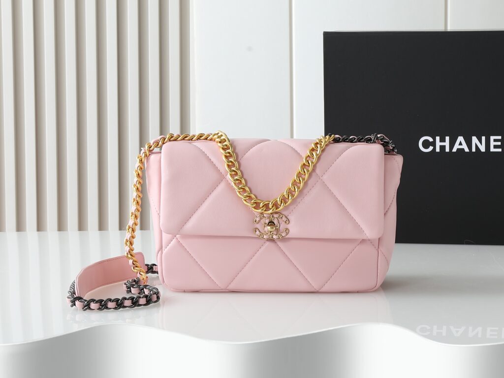 シャネル 19 ミニ ハンドバッグ「Flap Bag」