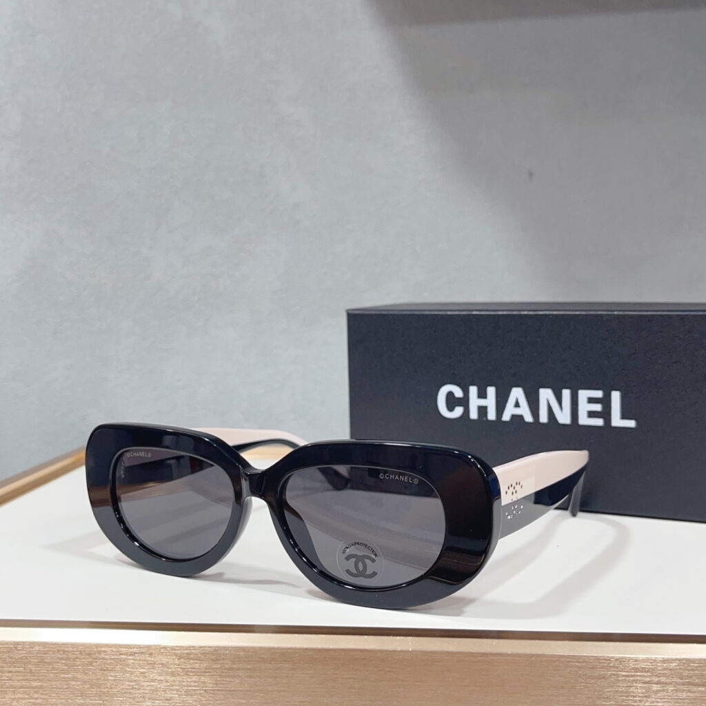 【新作到着】Chanel ハイセンスデザインサングラス「遮光レンズ搭載」