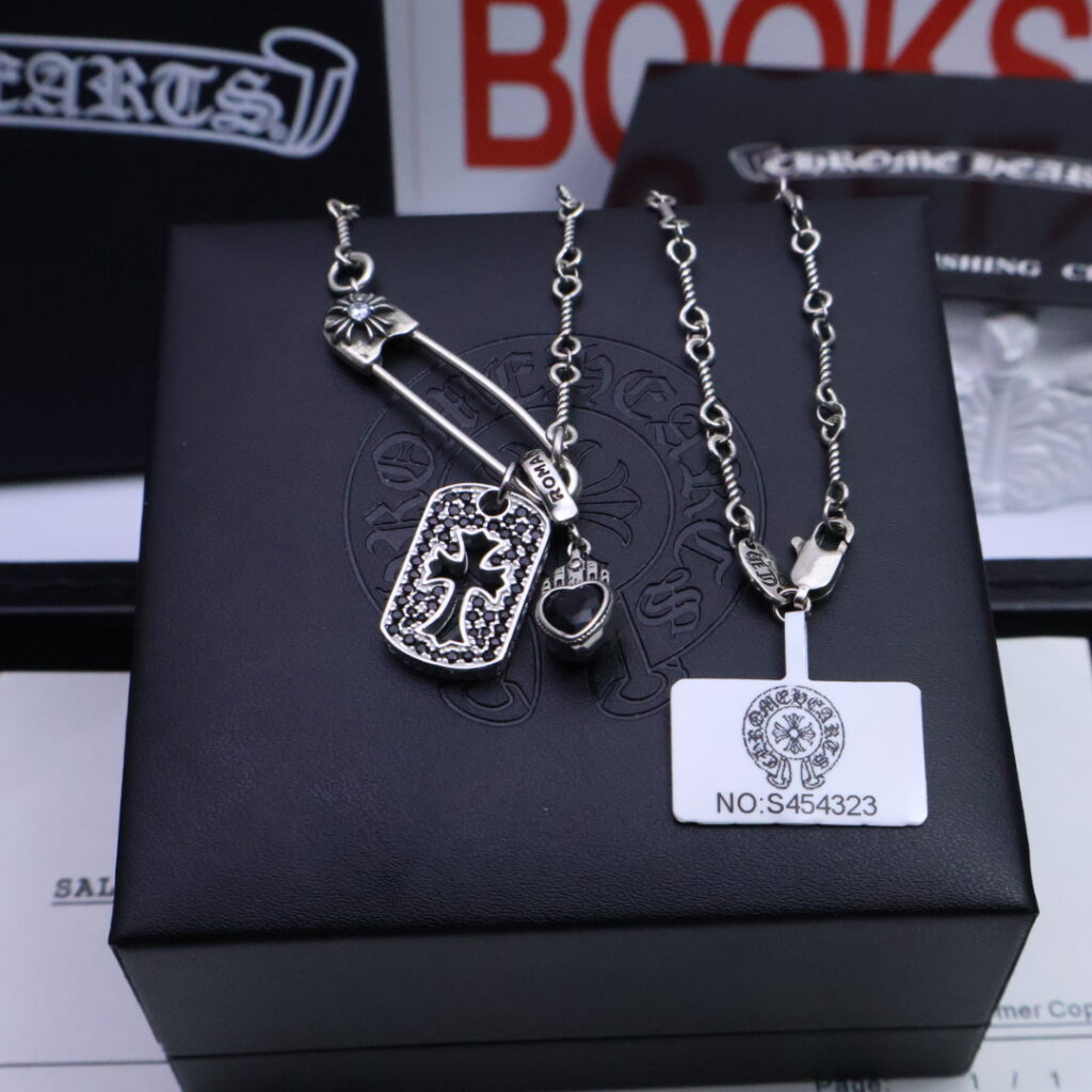 クロムハーツ「Chrome Hearts」チャームペンダント 2026