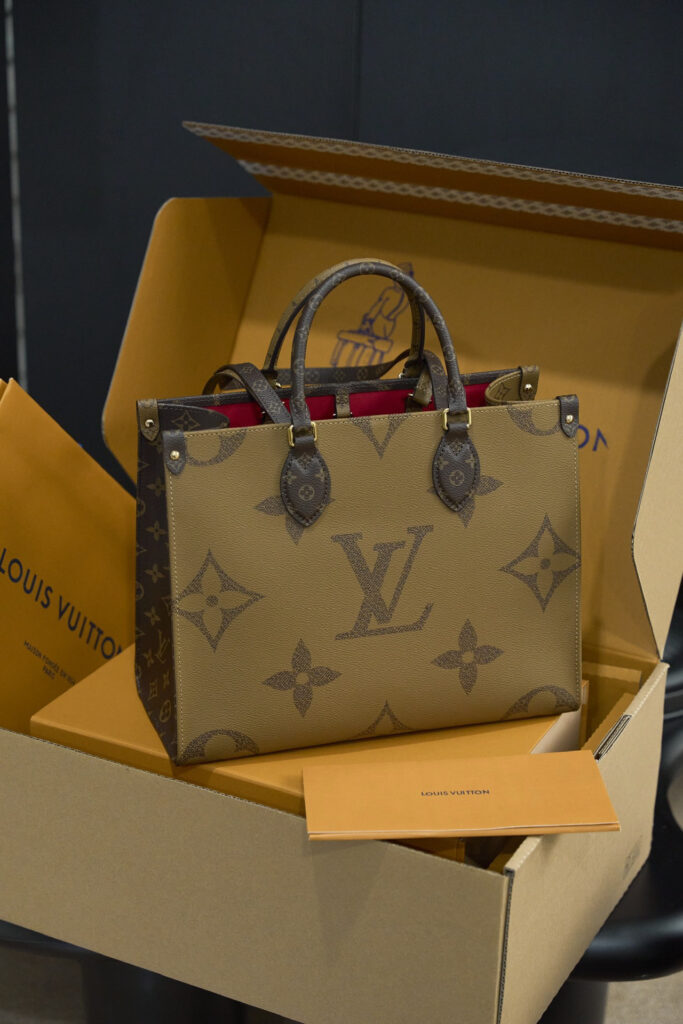 ルイ・ヴィトン「Louis Vuitton」 モノグラム オントゥゴ MM トートバッグ