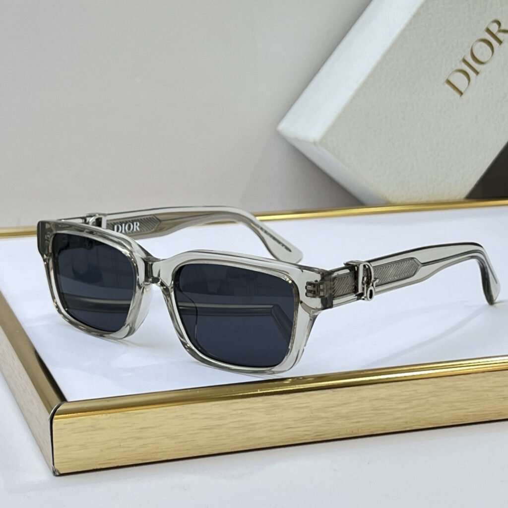 【注目新入荷】Dior フランス仕立てサングラス「ドライブ最適」
