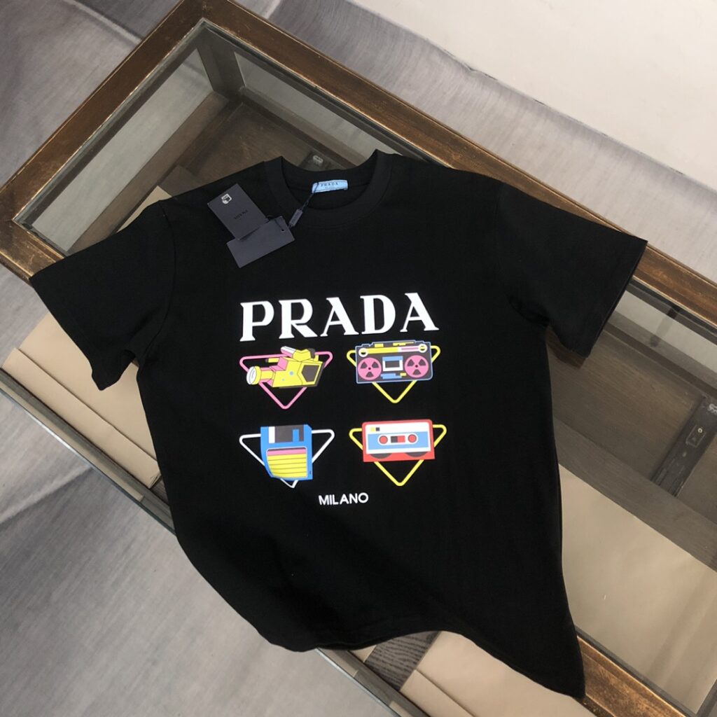 プラダ Prada グラフィティロゴ クルーネックTシャツ