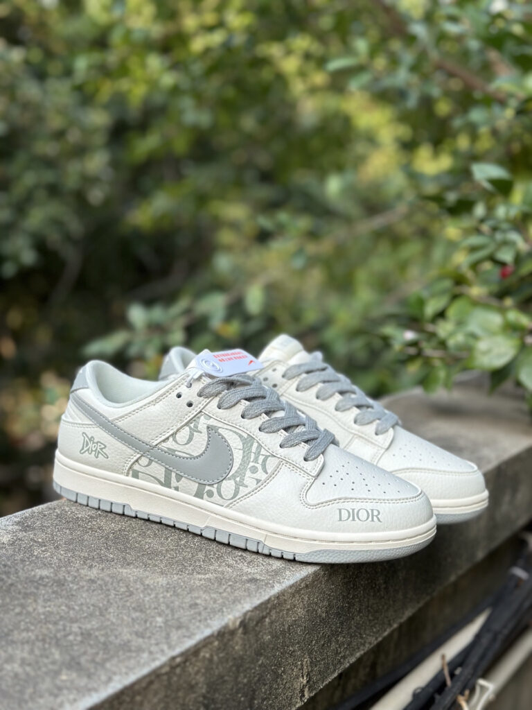 「コラボモデル」Dior x Nikeール ホワイトグレースターライト スケートシューズ