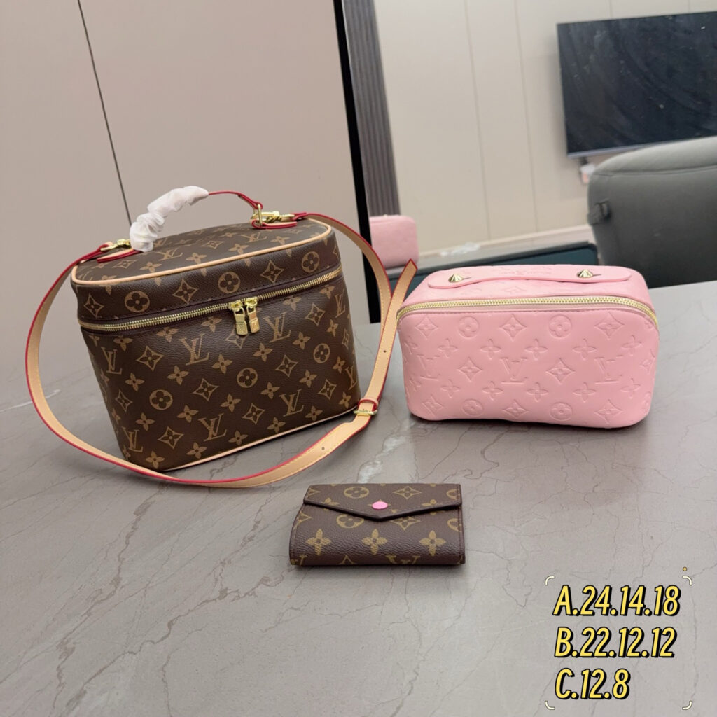 【限定 3 点セット】モノグラム × ピンクエンボス！この価格で手に入るのは今だけ！