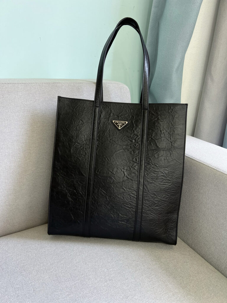 プラダ「Prada」ヴィンテージラムスキン ドレープトート トートバッグ