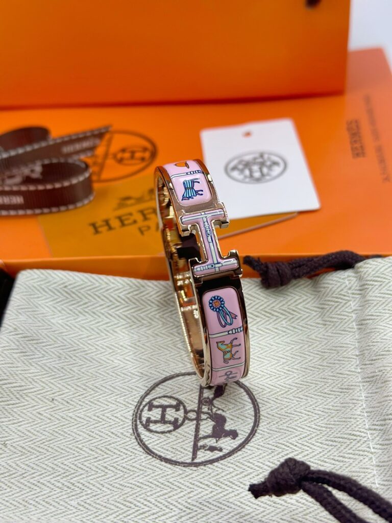 エルメス ブランドの象徴的なブレスレット