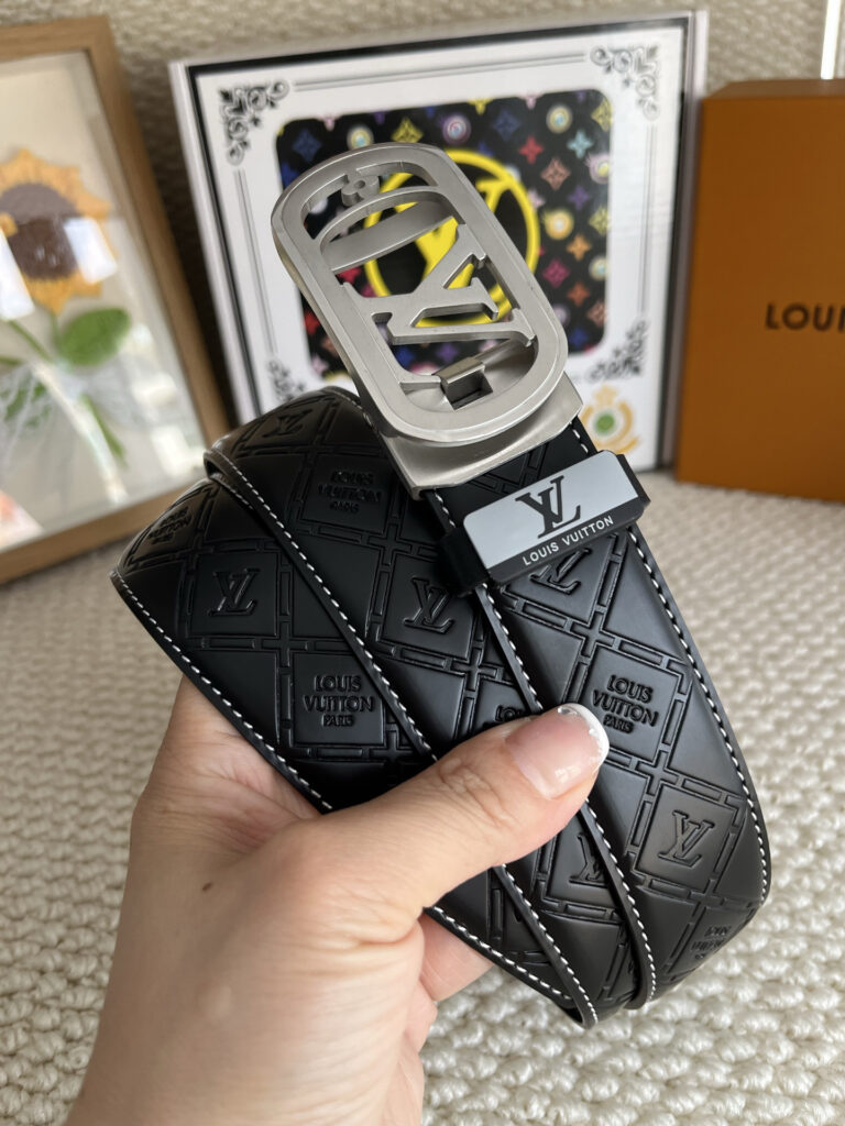 【新商品入荷】Louis Vuitton クラシックハイクオリティベルト「全長約 100cm」