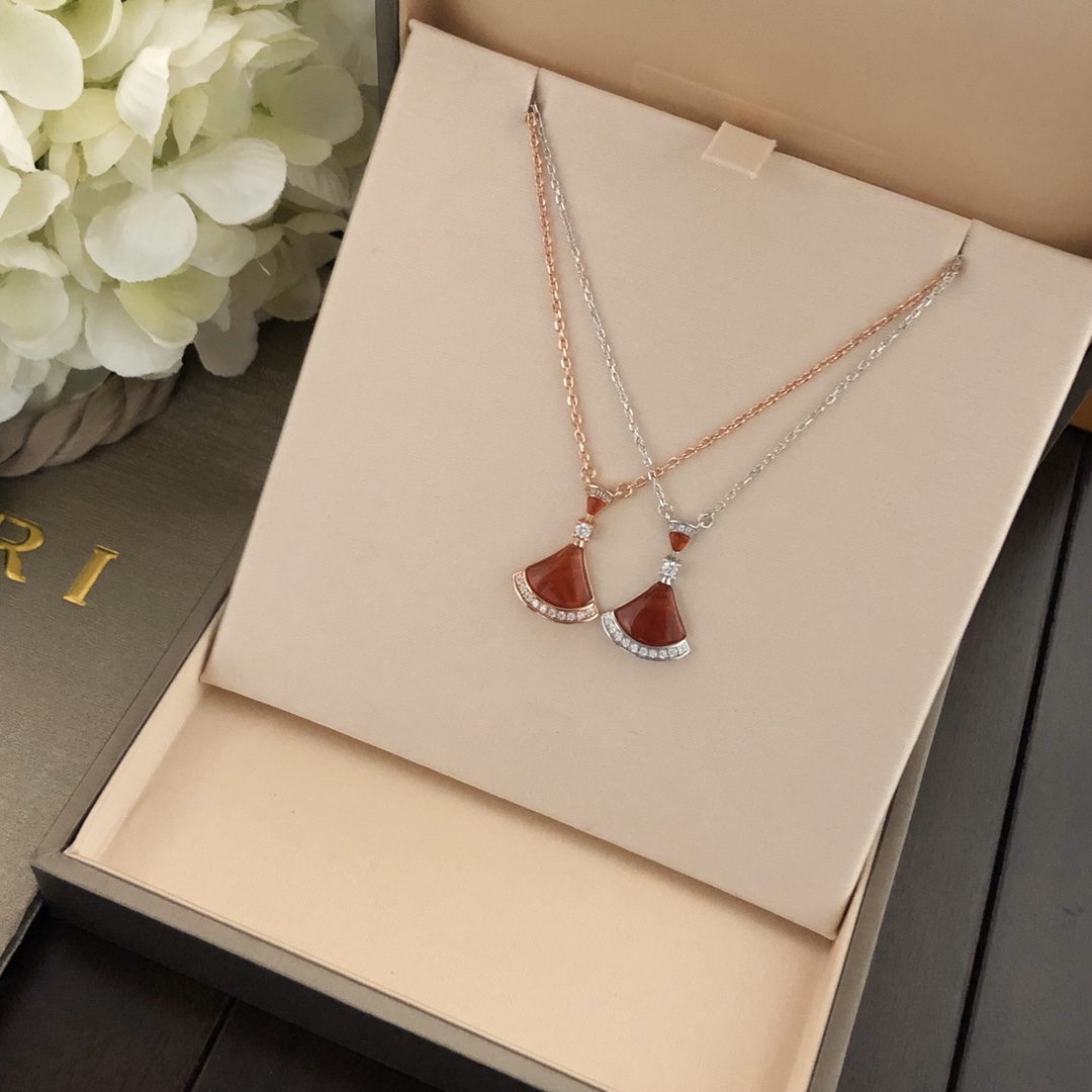 ブルガリ「Bvlgari」Divas' Dream レッドカルセドニー ネックレス25mm