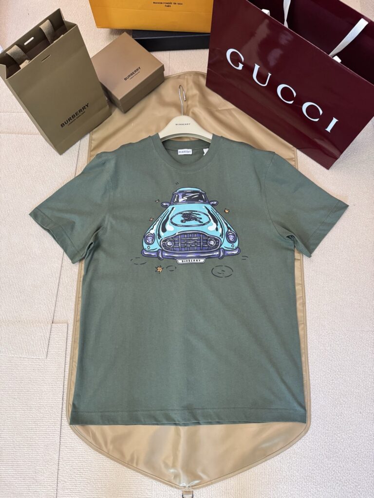 バーバリー「Burberry」エクイストリアン モチーフ プリントTシャツ