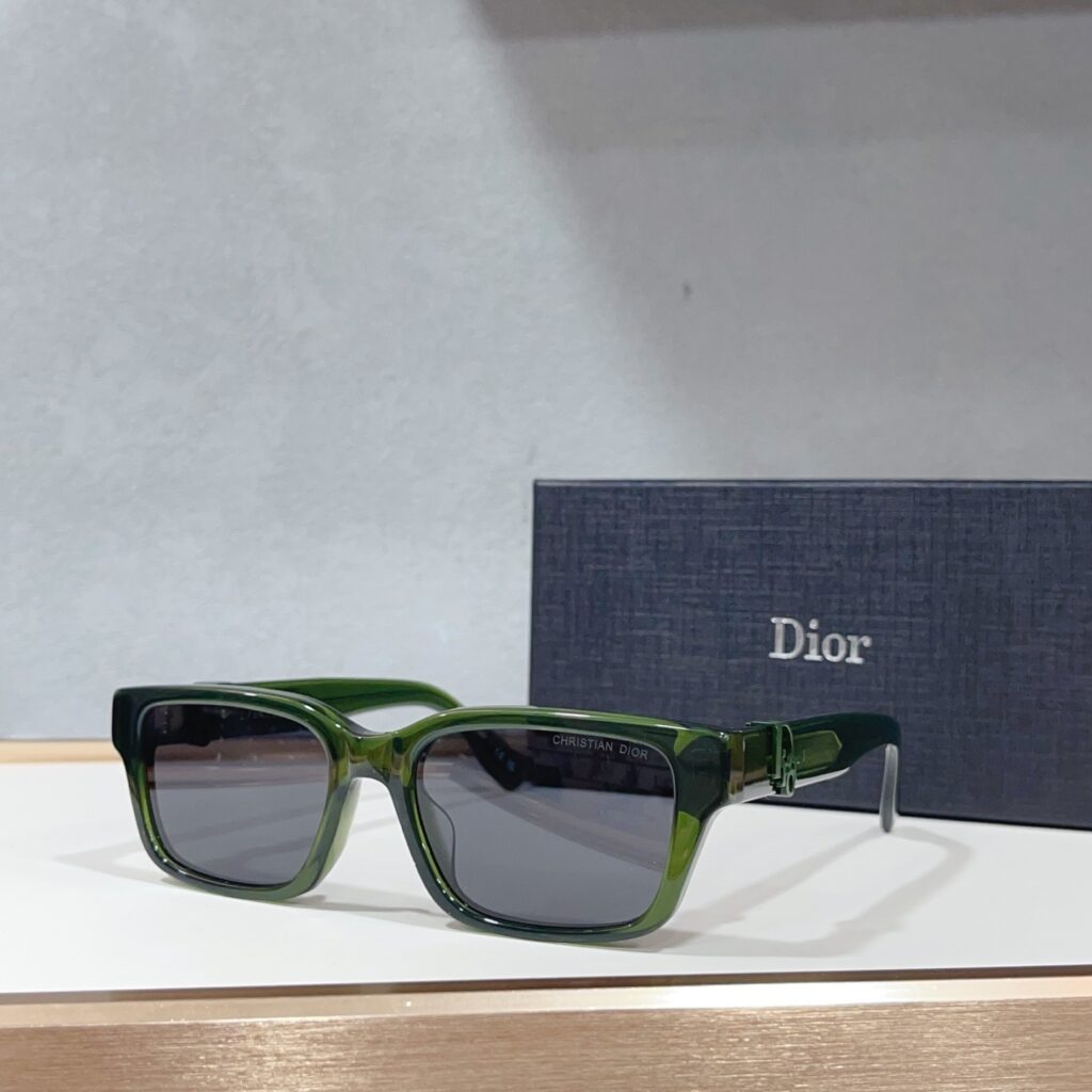 【注目新入荷】Dior フランス仕立てサングラス「ドライブ最適」