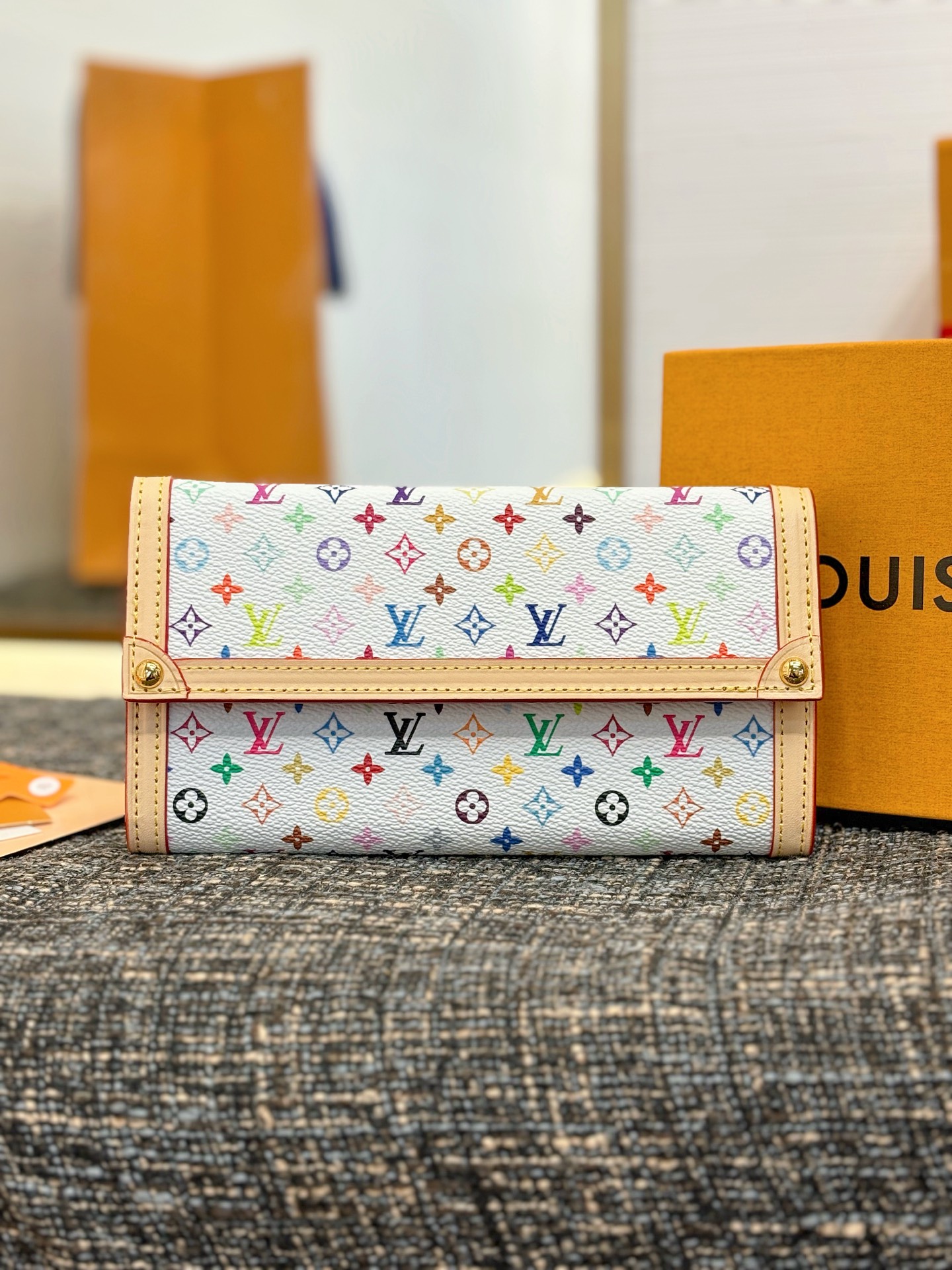 ルイ・ヴィトン「LV x TM」ポルトフォイユ・サラ