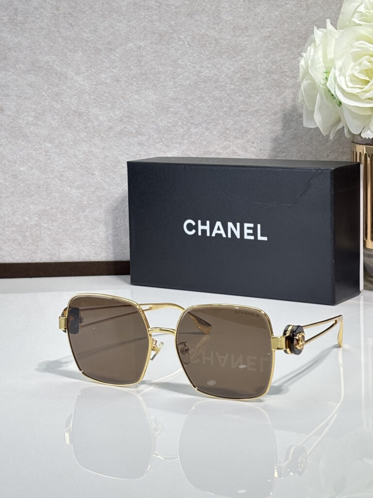 【新作到着】Chanel ハイセンスデザインサングラス「遮光レンズ搭載」