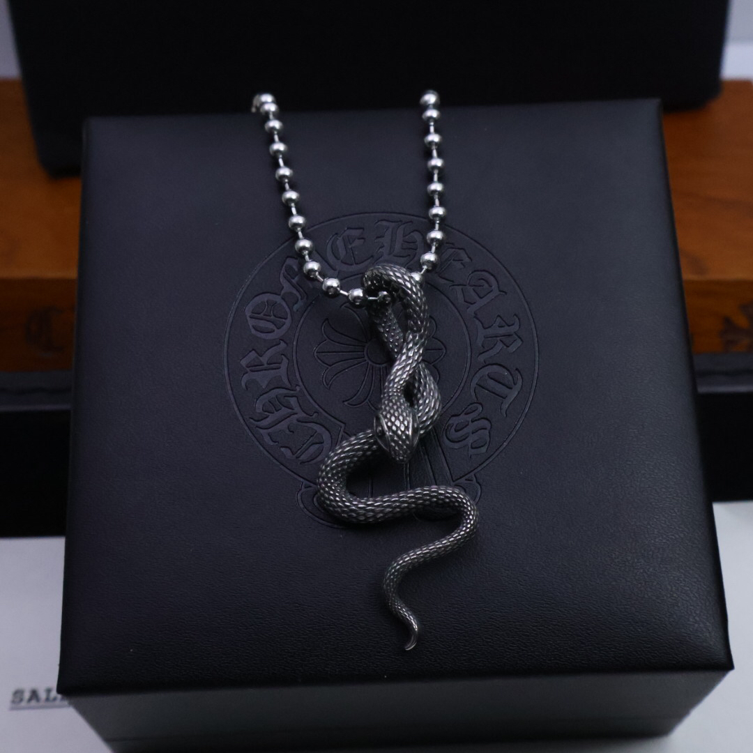 クロムハーツ「Chrome Hearts」のクラシックネックレス - 日常に上品なアクセントを添えるユニセックスモデル