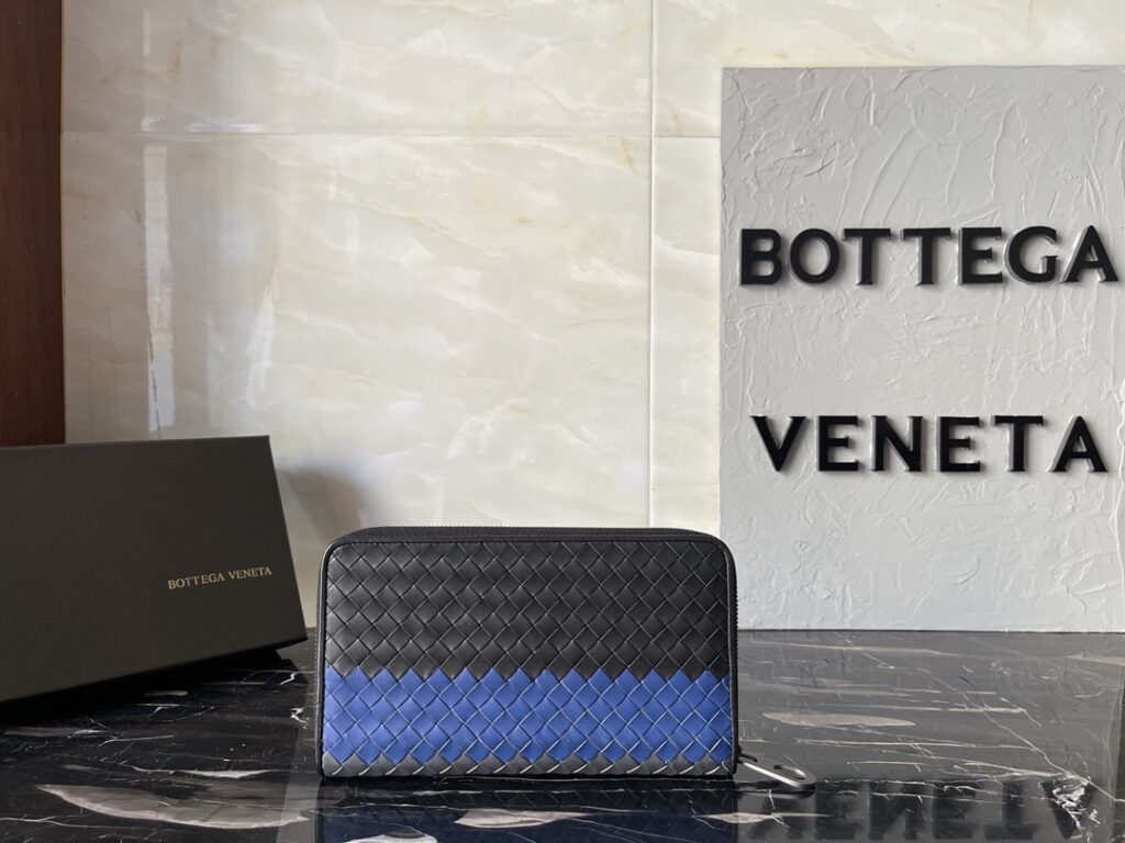 ボッテガ・ヴェネタ「Bottega Veneta」イントレチャート ザッパー ウォレット