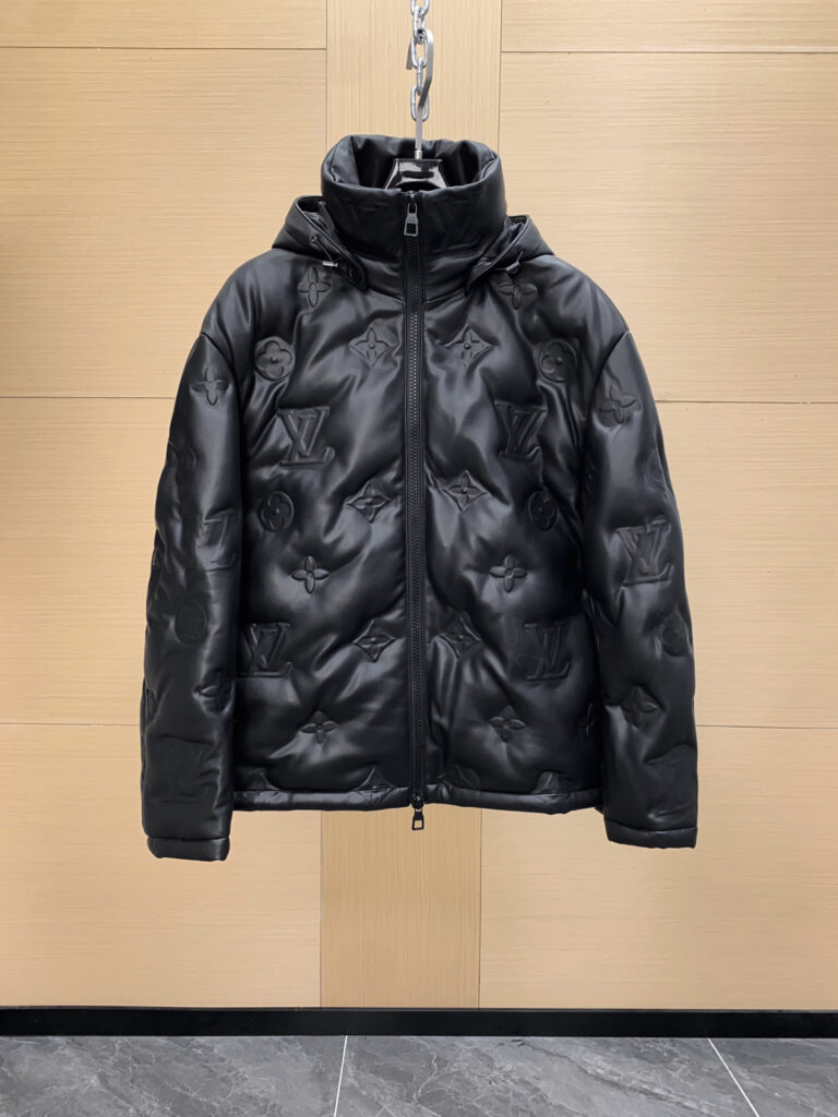 ルイ・ヴィトン「Louis Vuitton」秋冬新作 浮き彫りエンボス加工フード付きレザージャケット