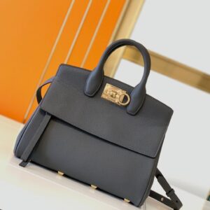 フェラガモ「Ferragamo」ラージトートバッグ