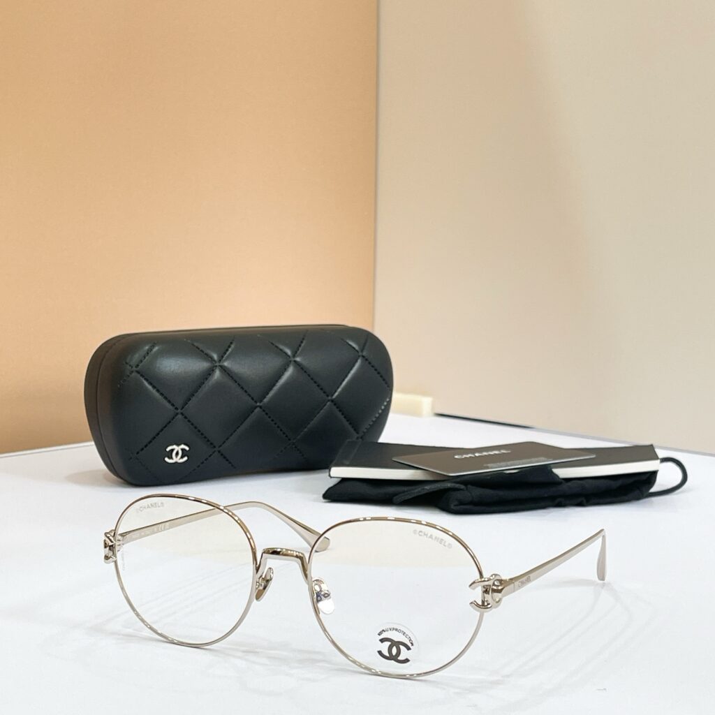 【新作到着】Chanel ハイセンスデザインサングラス「遮光レンズ搭載」