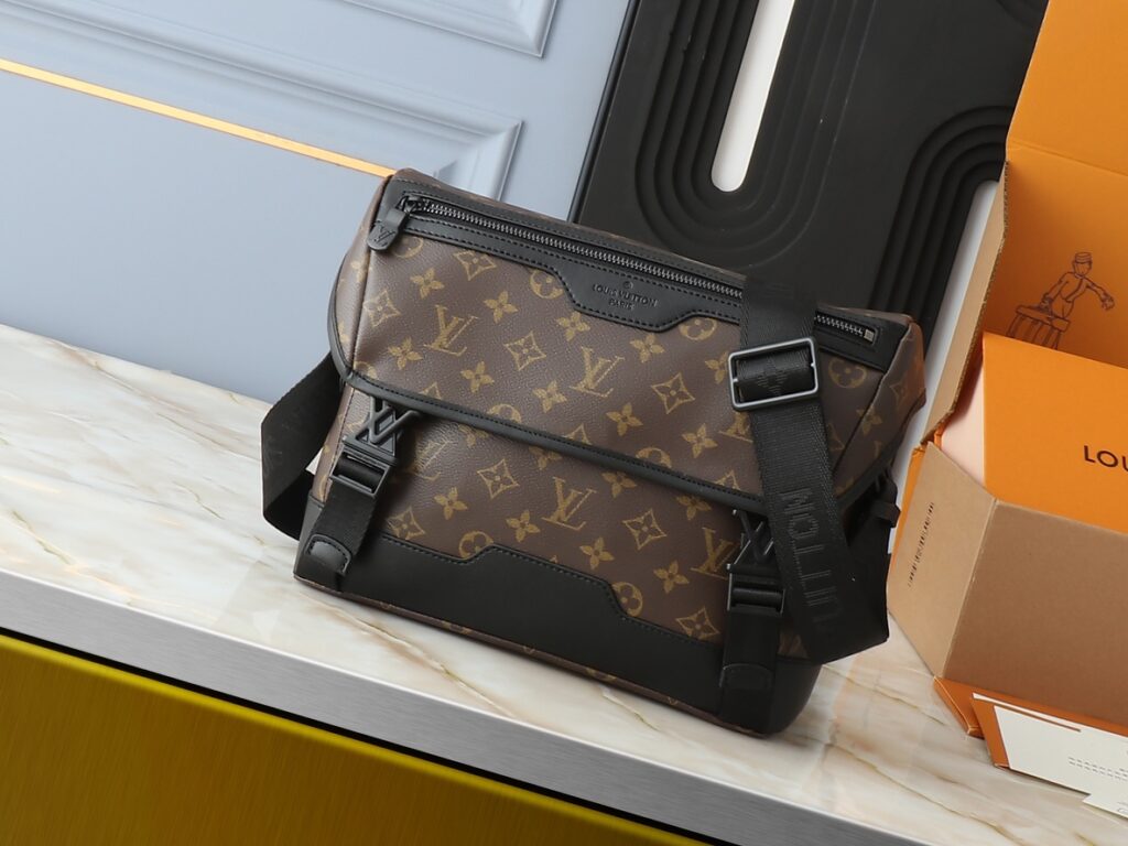ルイ・ヴィトン「Louis Vuitton」ヴォワヤージュ スモールメッセンジャーバッグ