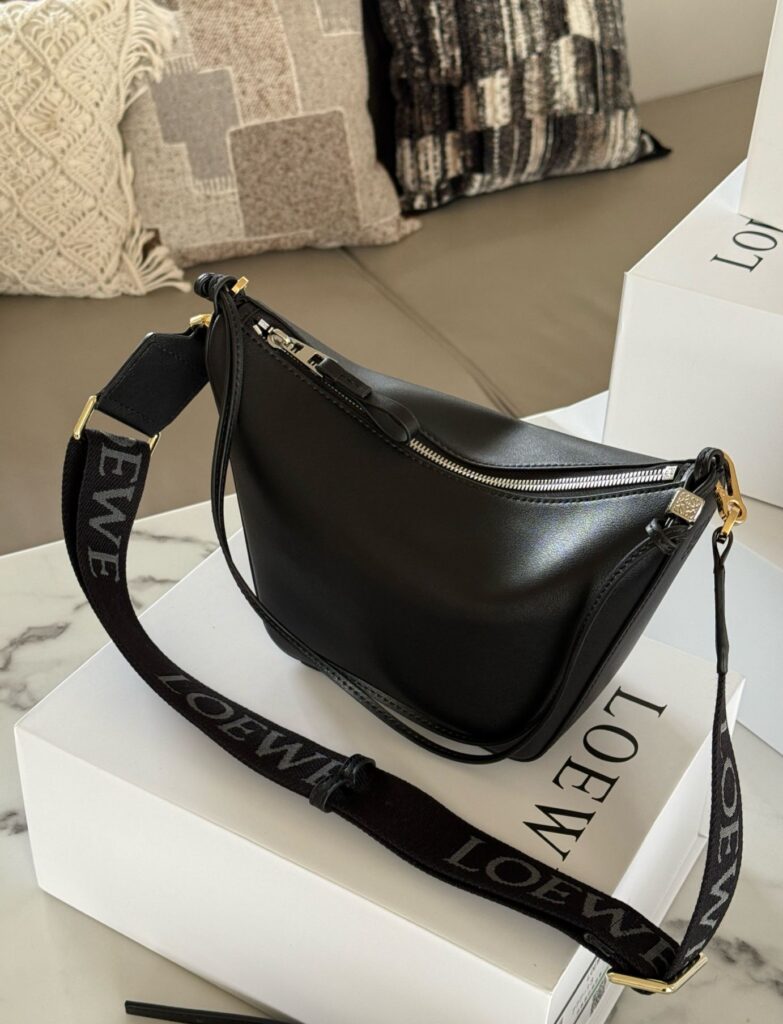 ロエベ「Loewe」Hammock Hobo cow leather ミニ ハンドバッグ