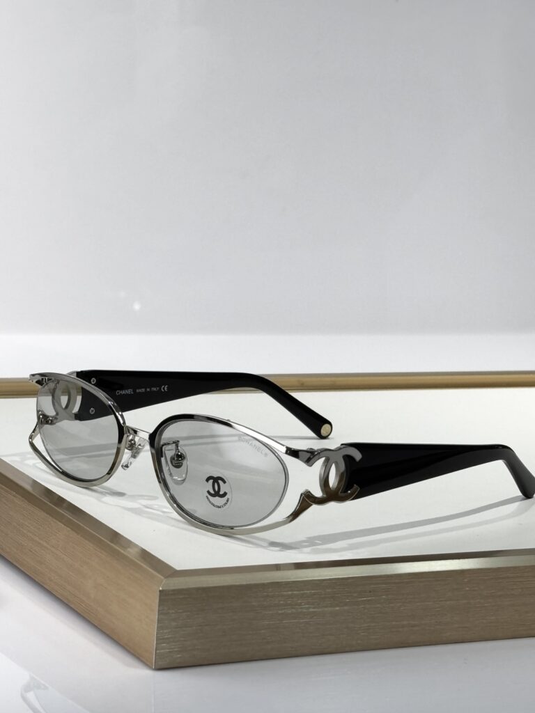 【新作到着】Chanel ハイセンスデザインサングラス「遮光レンズ搭載」