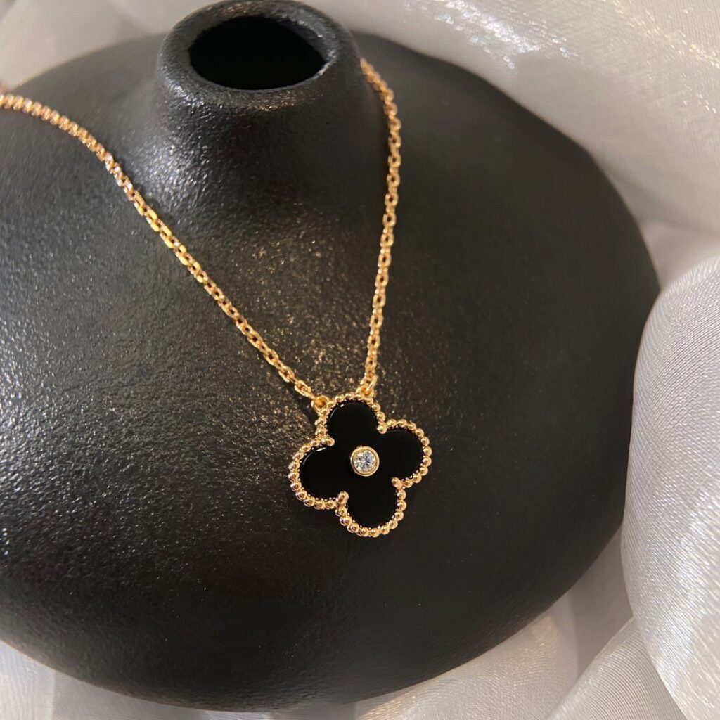 ヴァン クリーフ&アーペル「Van Cleef & Arpels」Alhambra ダイヤモンド 四つ葉 ペンダント38~42cm