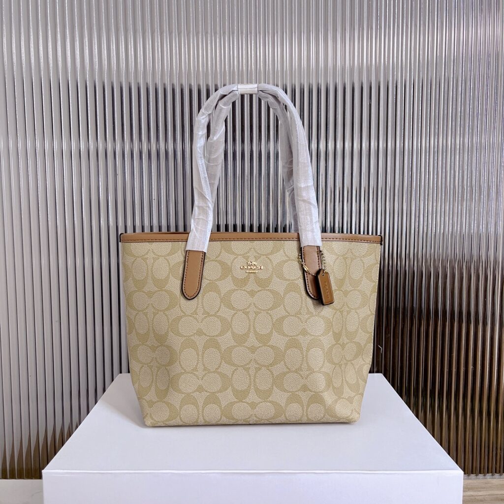 コーチ「Coach」 City 小サイズ クラシックモノグラム トートバッグ