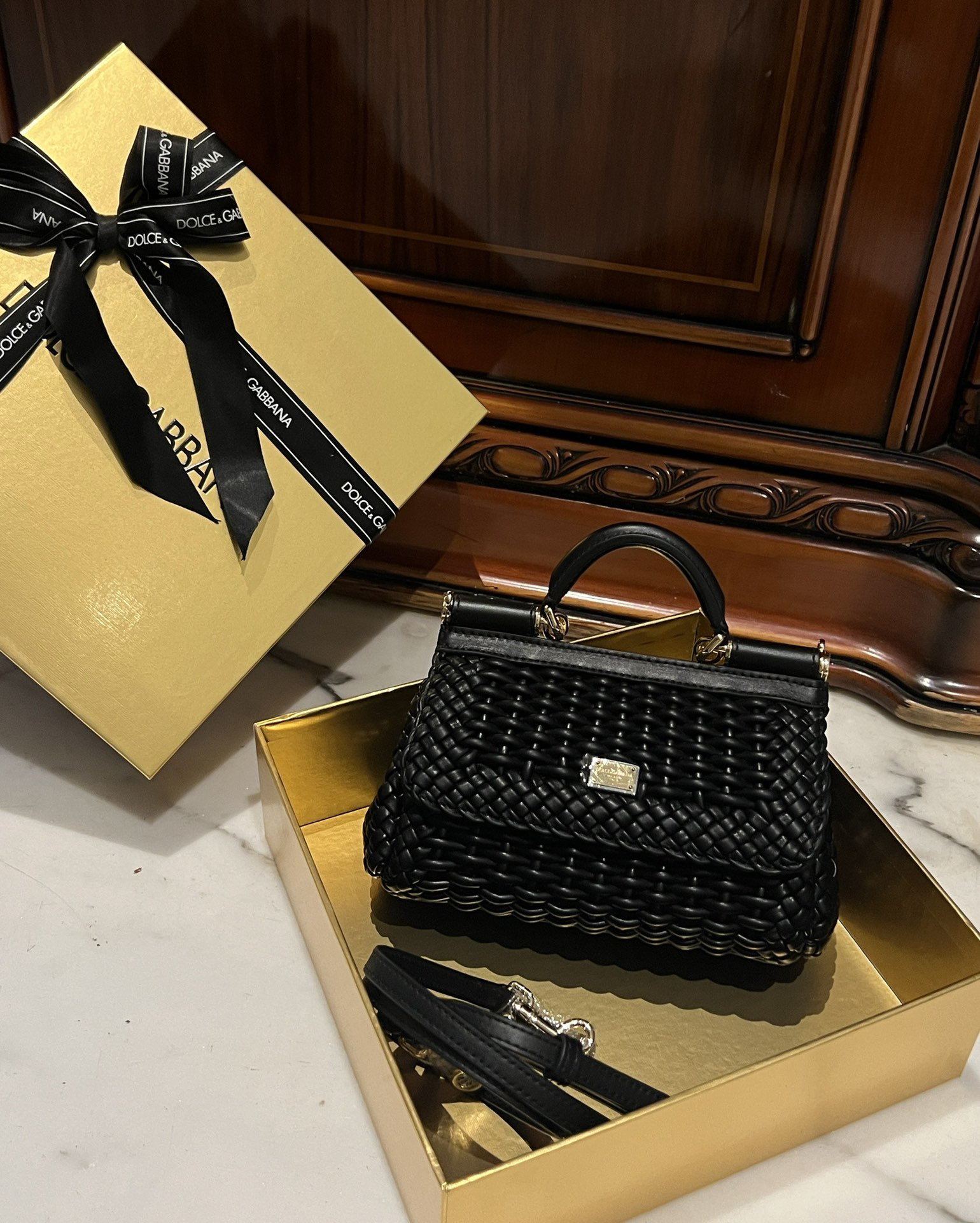 ドルチェ・アンド・ガッバーナ「D&G」コンパクト ロゴ ショルダーバッグ