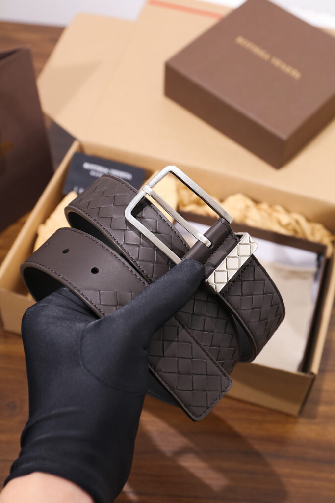 【ブランド品入庫】Bottega Veneta 上質素材ラグジュアリーベルト「全長約 100cm」