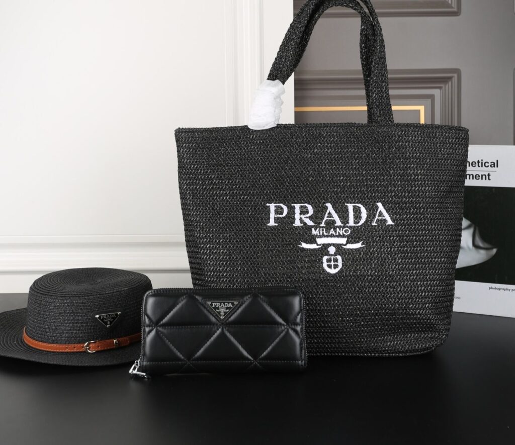 プラダ「Prada」ラフィア デコンストラクテッド トートバッグ＆アクセサリーセット