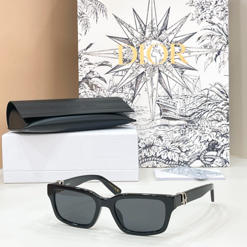 【注目新入荷】Dior フランス仕立てサングラス「ドライブ最適」
