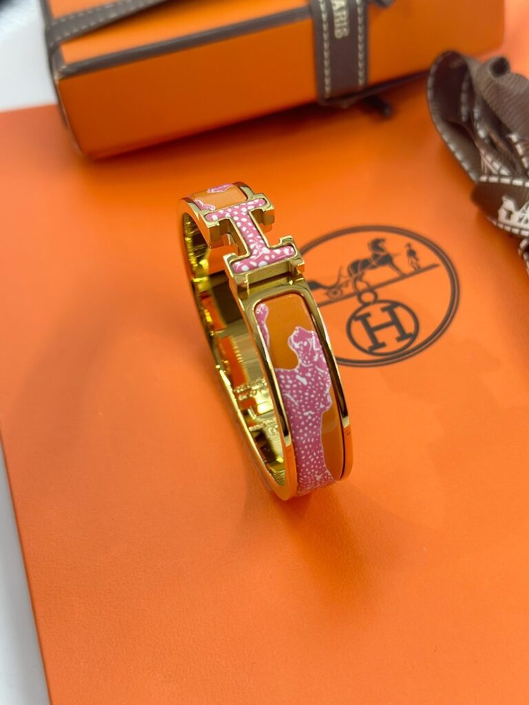 エルメス ブランドの象徴的なブレスレット