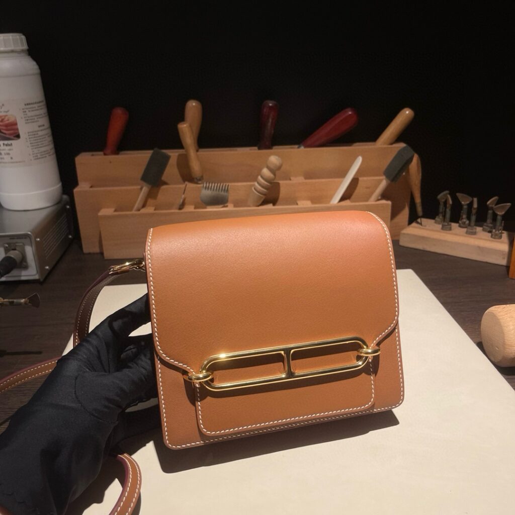 エルメス「Hermès」ルーリス 19 ショルダーバッグ「Roulis Bag」
