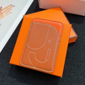 【限定新入荷】エルメス Cheval MagSafe 本革カードケース「12 シリーズ以降全 iPhone 対応」