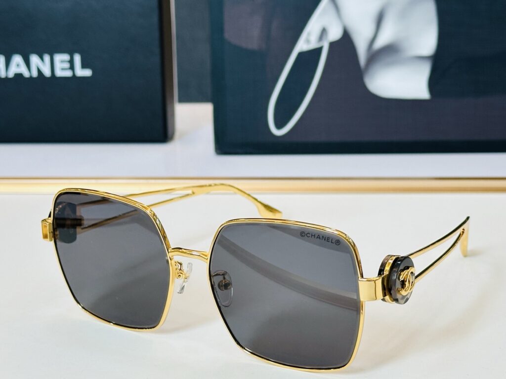 【新作到着】Chanel ハイセンスデザインサングラス「遮光レンズ搭載」